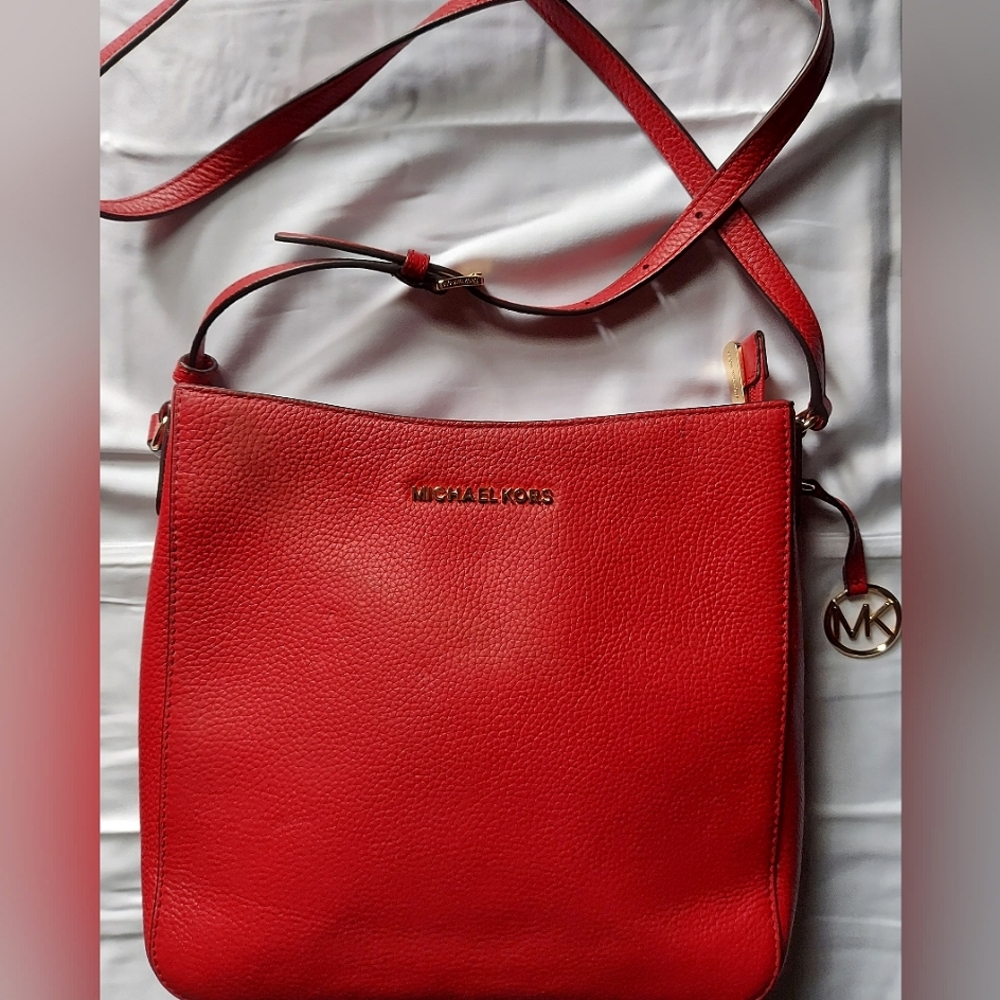 MICHAEL KORS CROSSBODY RED BAG /  USED